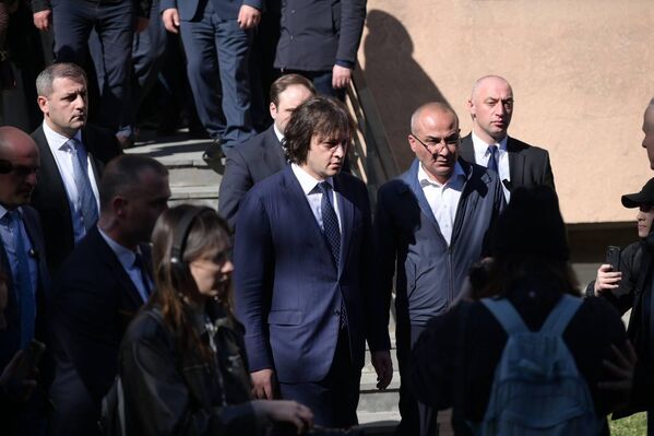 К Кавказскому медицинскому центру прибыли представители правительства Грузии и премьер страны Ираклий Кобахидзе.  - Sputnik Грузия