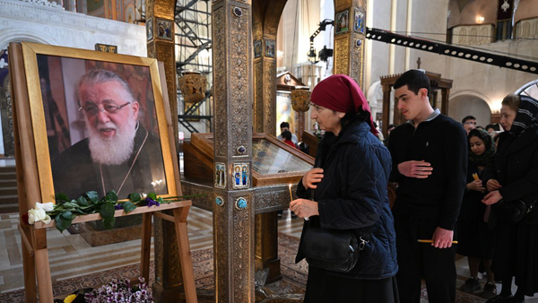 სამების ტაძარში ილია მეორეს ემშვიდობებიან - Sputnik საქართველო