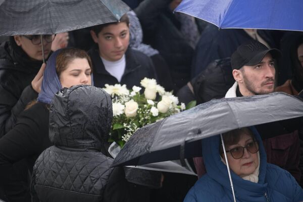 Его слова помнили и в радости, и в боли. К нему шли за утешением и верой. Его благословения ждали как света. - Sputnik Грузия