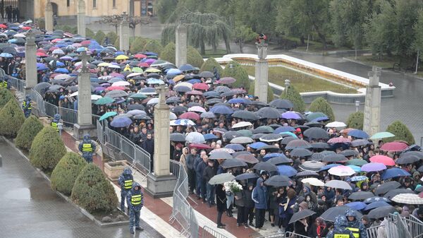 ხალხი სამების ტაძართან - Sputnik საქართველო