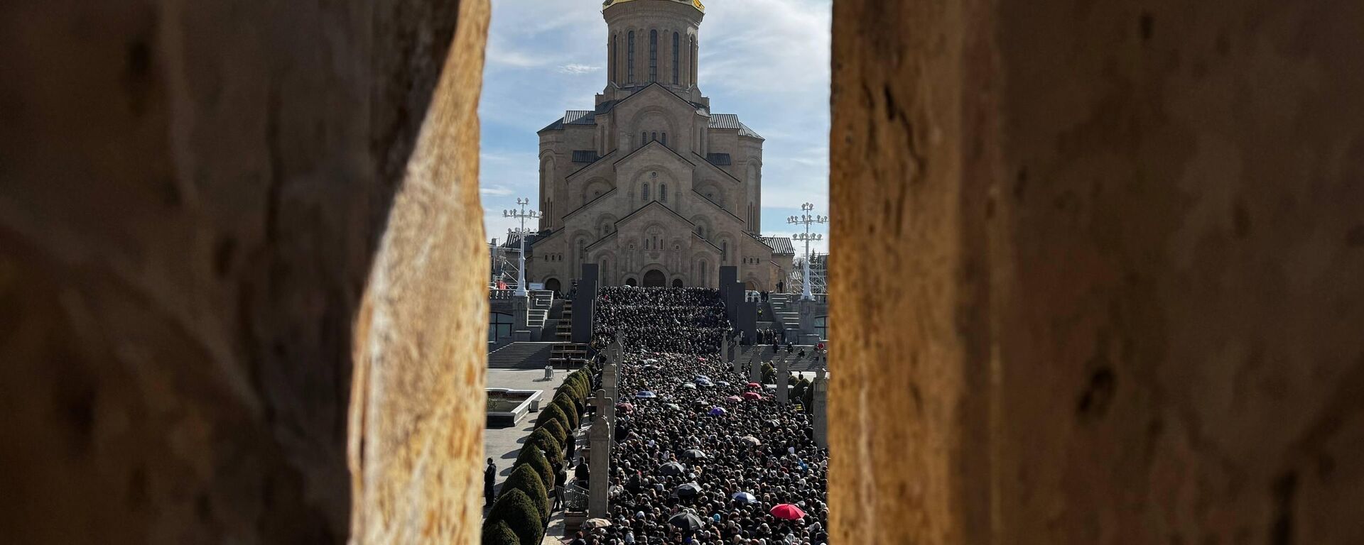 Траурная церемония прощания с Патриархом Всея Грузии Илией Вторым в храме Самеба  - Sputnik Грузия, 1920, 01.04.2026