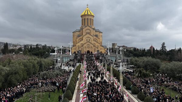 თბილისი თავდახრილი ემშვიდობება სულიერ მამას. - Sputnik საქართველო