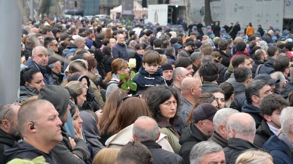 ილია მეორის დაკრძალვის ცერემონია
 - Sputnik საქართველო