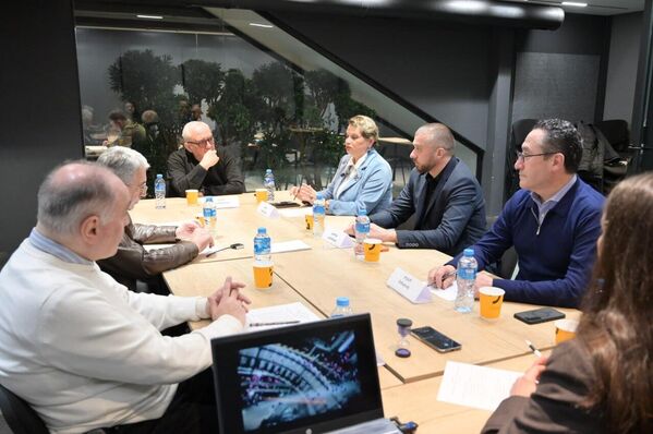 თბილისში მრგვალი მაგიდის მონაწილეები შეიკრიბნენ, რათა განეხილათ უკრაინის კრიზისის გავლენა რეგიონზე. - Sputnik საქართველო