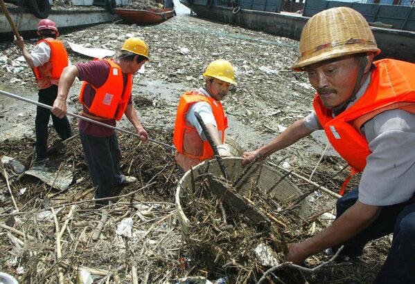 Река Янцзы опасна катастрофическими наводнениями, возникающими из-за проливных дождей, а также экстремальным уровнем загрязнения промышленными и бытовыми отходами. - Sputnik Грузия