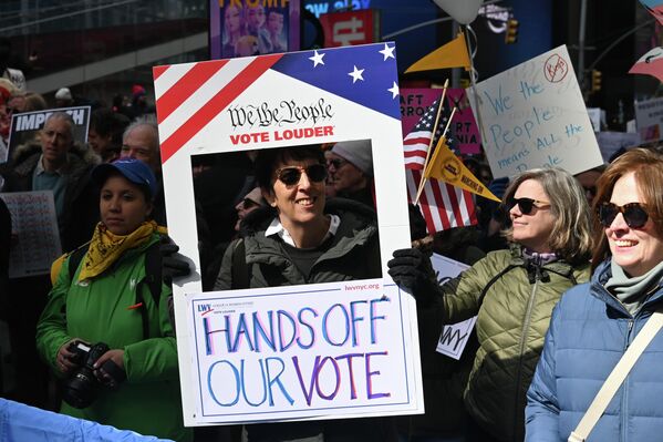 Акция протеста под лозунгом No Kings ("Нет королям") в Нью-Йорке. - Sputnik Грузия