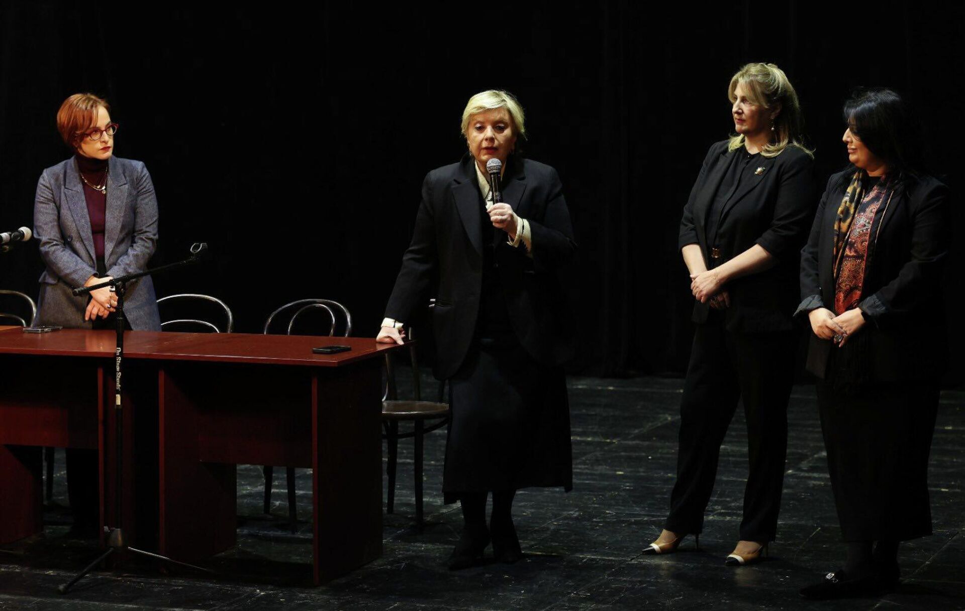 Министр культуры Тинатин Рухадзе и новые руководители Театра Грибоедова Ирины Солтыш и Анна Кавлелишвили - Sputnik Грузия, 1920, 01.04.2026