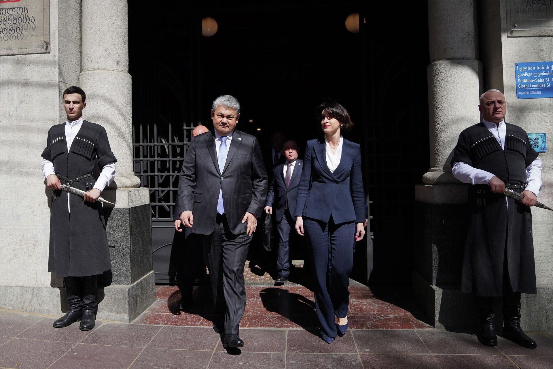 Встреча министра иностранных дел Грузии Маки Бочоришвили с казахстанским коллегой Ермеком Кошербаевым - Sputnik Грузия, 1920, 07.04.2026