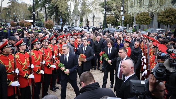 საქართველოს ხელისუფლების წარმომადგენლები 9 აპრილის მემორიალთან საქართველოს ხელისუფლების წარმომადგენლები 9 აპრილის მემორიალთან - Sputnik საქართველო