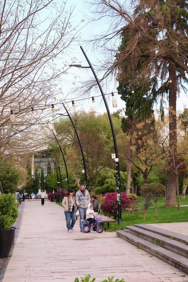 Парк Дэда Эна был полностью обновлен несколько лет назад и стал еще уютнее. - Sputnik Грузия