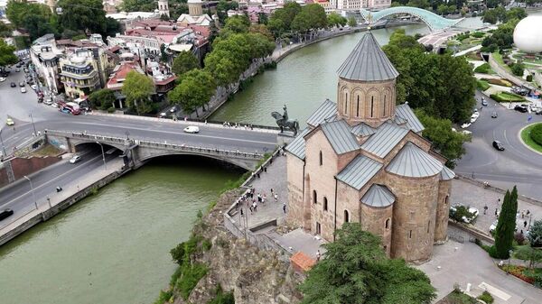 Важность родственных связей в Грузии: братья и сестры - видео - Sputnik Грузия