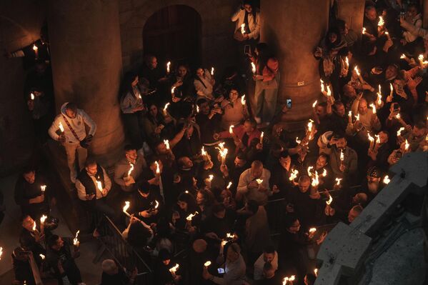 Полиция Израиля в свете прекращения огня с Ираном приняла решение отменить ограничения на посещение святых мест в Иерусалиме, разрешив провести церемонию в полном объеме.  - Sputnik Грузия
