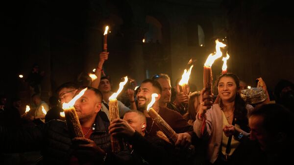წმინდა ცეცხლის გარდამოსვლა იერუსალიმში - ფოტო