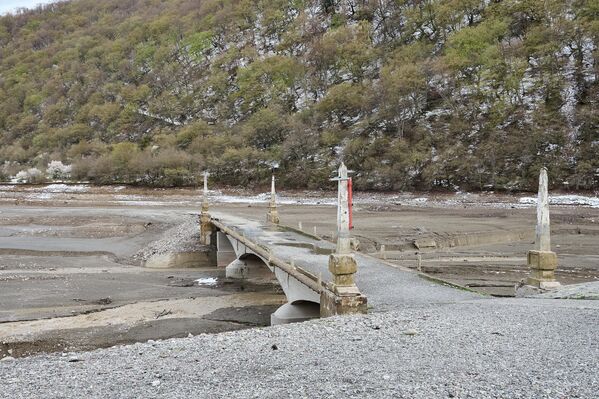 ანანურის ციხესთან მდებარე ძველი ხიდი დაახლოებით ასი წლისაა. - Sputnik საქართველო