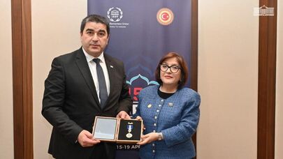 Шалва Папуашвили вручил Почетную медаль Сахибе Гафаровой