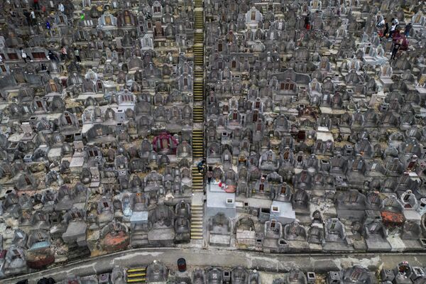 Кладбище Пок Фу Лам – Китайское христианское кладбище, создано в 1882 году на холмах Пок Фу Лам в окрестностях Гонконга. Оно встроено в склон горы и напоминает гигантский амфитеатр - Sputnik Грузия