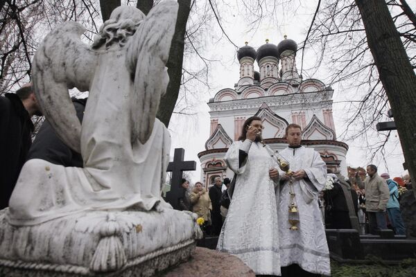 Кунцевское кладбище основано в конце XVII века как кладбище села Спасское-Манухино и называлось Сетуньским, по названию протекающей рядом реке Сетуни. В 1920-х село вошло в состав города Кунцево и кладбище переименовали в Кунцевское. В 1960-м город вошел в состав Москвы, кладбище стало филиалом Новодевичьего.Кунцевское кладбище по-прежнему открыто для захоронения. - Sputnik Грузия