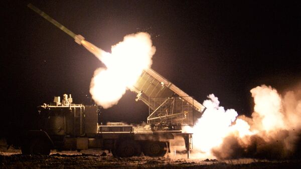 Стрельбы из тяжелых огнеметных систем ТОС-1 и ТОС-2 на полигоне Минобороны РФ - Sputnik Грузия