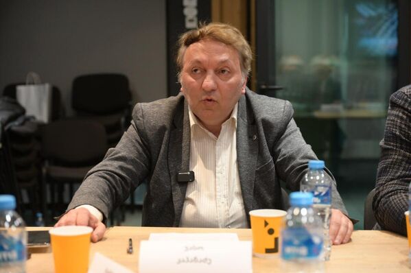 Сразу были обозначены проблемы давления внешних и внутренних факторов на информационное пространство. - Sputnik Грузия