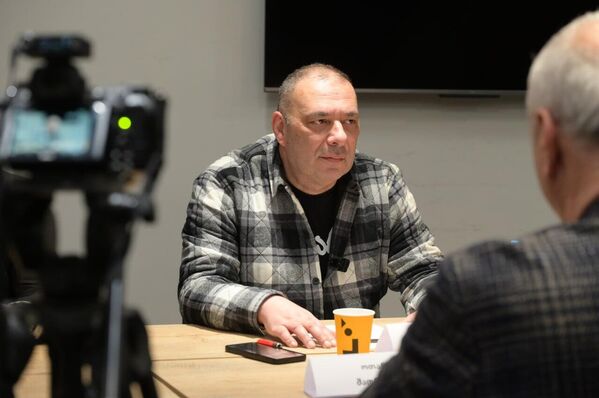 В финале эксперты подвели черту под разговором, признавая сложность ситуации и необходимость продолжения подобных встреч. - Sputnik Грузия