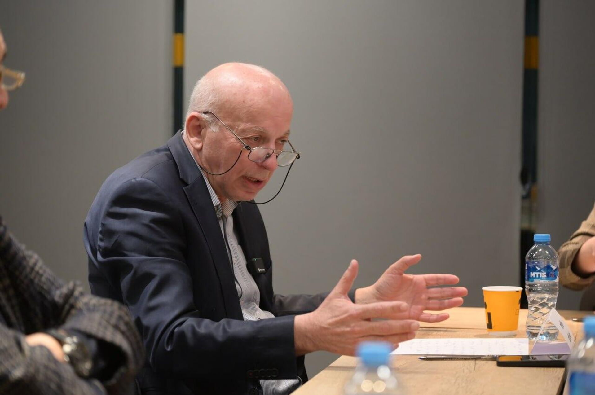 Эдишер Гвенетадзе. Круглый стол экспертов и политологов, организованный газетой Свободная Грузия - Sputnik Грузия, 1920, 24.04.2026