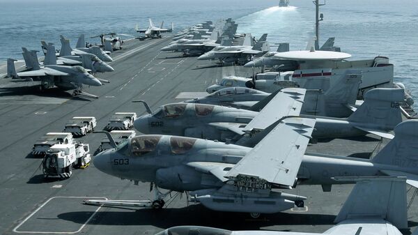 Палуба авианосца класса Нимиц USS Abraham Lincoln в Ормузском проливе - Sputnik Грузия