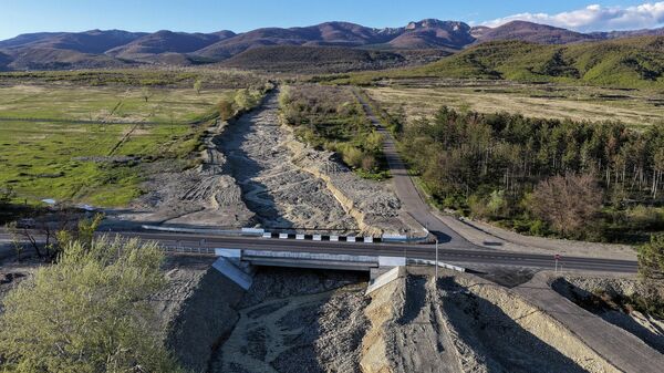 Новый мост через реку Антокисхеви на автодороге международного значения Тбилиси–Бакурцихе–Лагодехи - Sputnik Грузия