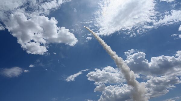 След от пуска ракеты - Sputnik Грузия