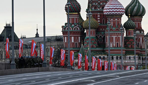 Праздничные украшения в Москве во время подготовки к параду Победы - Sputnik Грузия