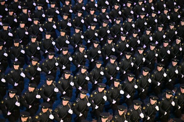 Офицеры Тихоокеанского высшего военно-морского училища им. адмирала С. О. Макарова на репетиции военного парада в Москве - Sputnik Грузия