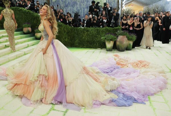 Blake Lively на Met Gala 2026 в Нью-Йорке. - Sputnik Грузия