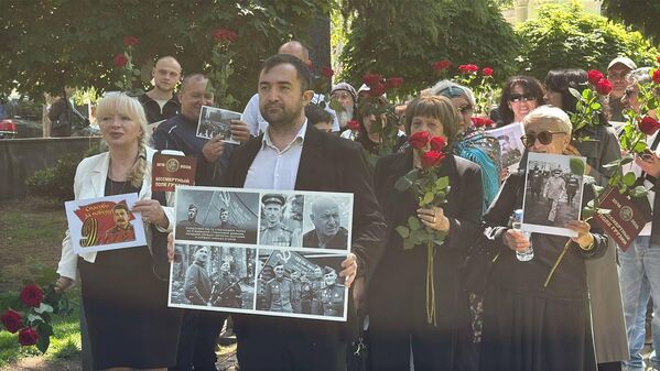 Аналог шествия "Бессмертного полка" "Бессмертное войско Грузии" прошел в Тбилиси.  - Sputnik Грузия