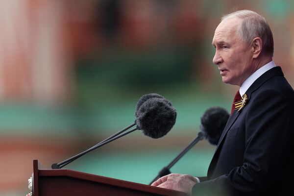 Президент России Владимир Путин выступил с речью перед участниками парада и гостями на Красной площади. - Sputnik Грузия