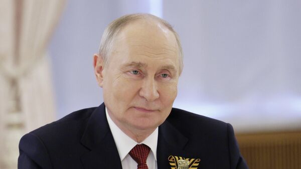 Трансляция пресс-конференции президента России Владимира Путина в День Победы - Sputnik Грузия