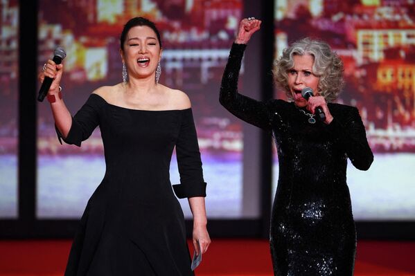 Gong Li და Jane Fonda 2026 წლის კანის კინოფესტივალის წითელ ხალიჩაზე. - Sputnik საქართველო