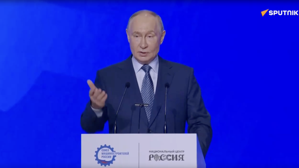 Путин и Чемезов участвуют в съезде Союза машиностроителей России - Sputnik Грузия