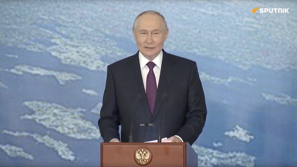 Путин посещает Московский институт теплотехники - видео - Sputnik Грузия