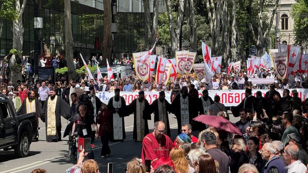 Грузия 17 мая отмечает День святости семьи и уважения к родителям - праздничное шествие в столице  - Sputnik Грузия
