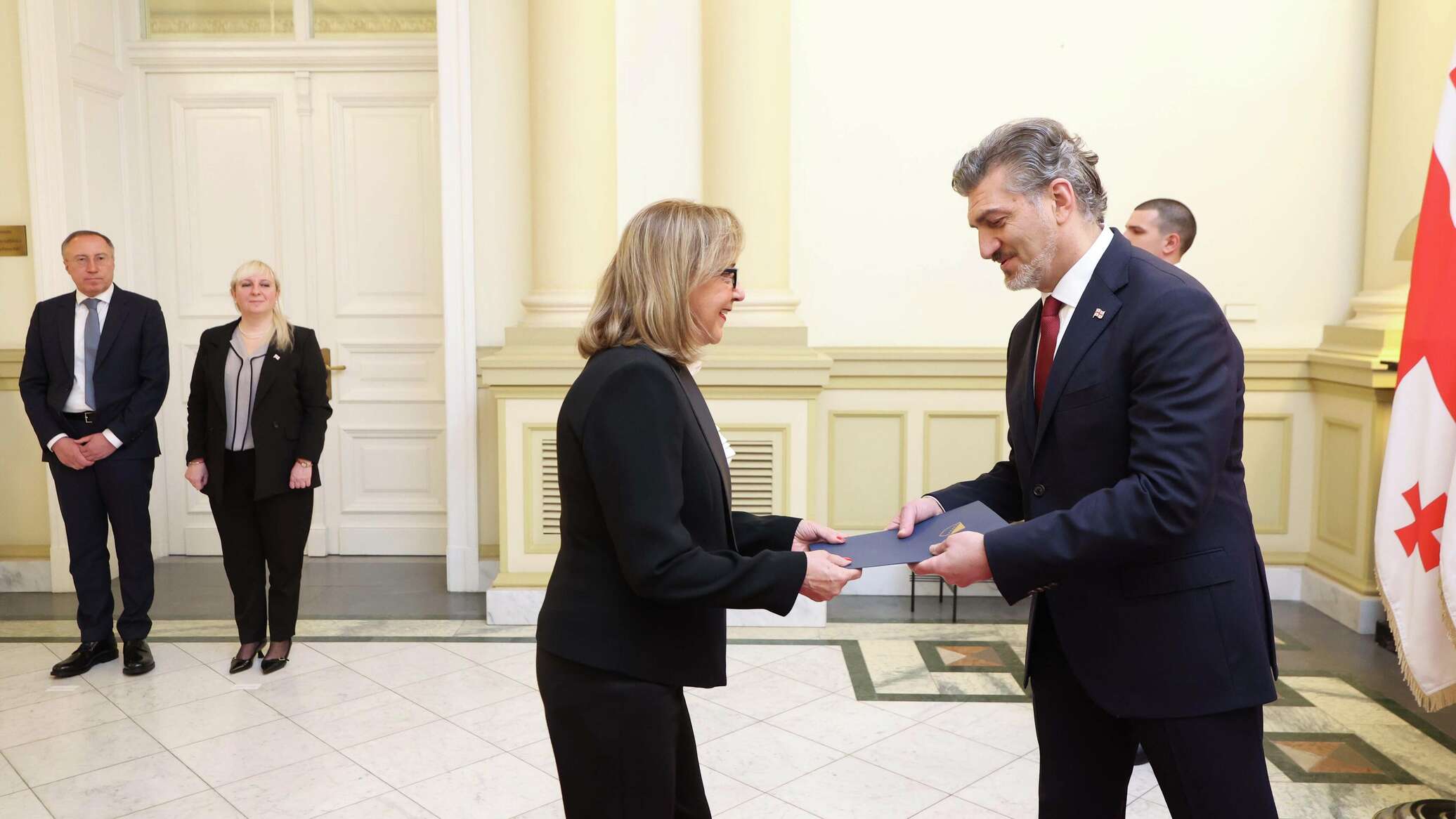 8 ქვეყნის ელჩებმა საქართველოს პრეზიდენტს რწმუნებათა სიგელები გადასცეს