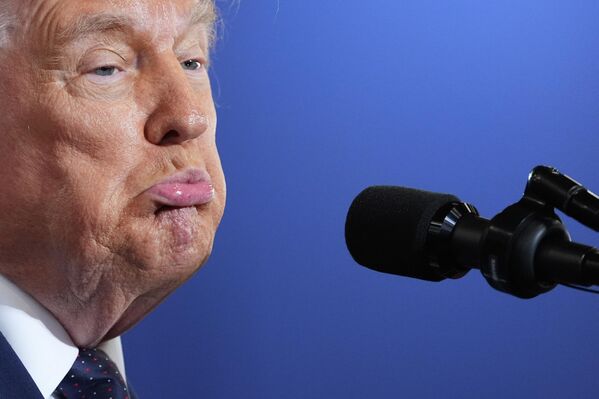 Президент Дональд Трамп выступает в Роклендском общественном колледже в городе Сафферн. Президент Дональд Трамп выступает в Роклендском общественном колледже в городе Сафферн. - Sputnik Грузия
