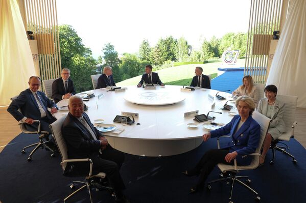 Ужин в рамках саммита G7 в Эвиан-ле-Бен, Франция. - Sputnik Грузия
