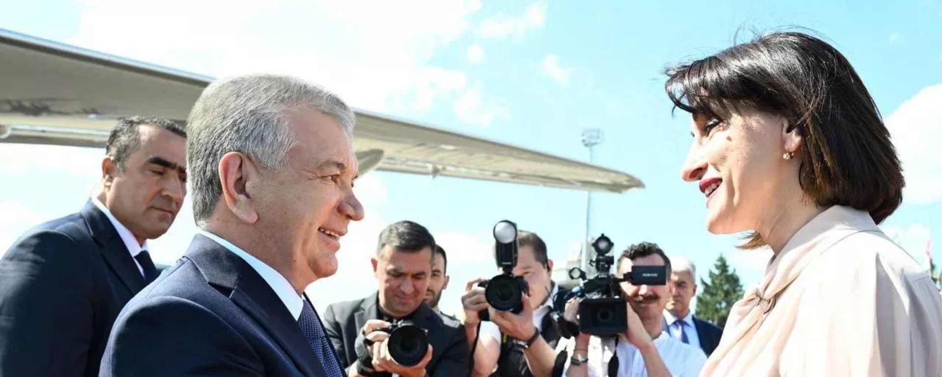 Мака Бочоришвили встретила президента Узбекистана Шавката Мирзиеева в аэропорту - Sputnik Грузия, 1920, 02.07.2026