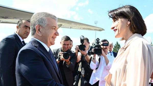 Мака Бочоришвили встретила президента Узбекистана Шавката Мирзиеева в аэропорту - Sputnik Грузия