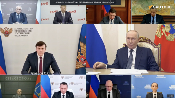 Путин обсуждает с кабмином РФ работу транспортного и топливного комплекса - Sputnik Грузия