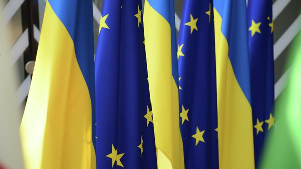 Флаги Украины и Европейского Союза - Sputnik Грузия