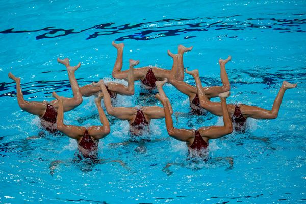Сборная Испании участвует в командном финале произвольной программы чемпионата Европы по водным видам спорта в Сен-Дени под Парижем. - Sputnik Грузия