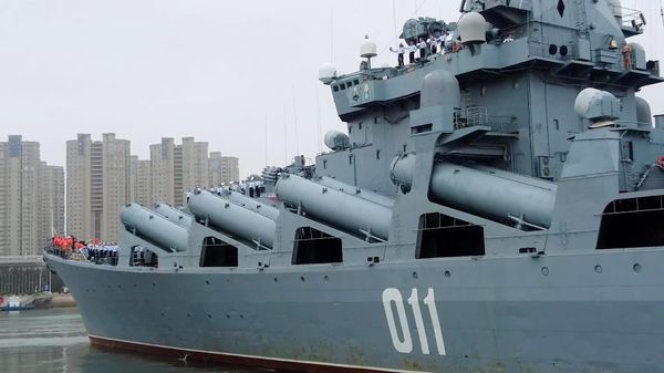 Гвардейский ракетный крейсер Варяг Тихоокеанского флота РФ  - Sputnik Грузия