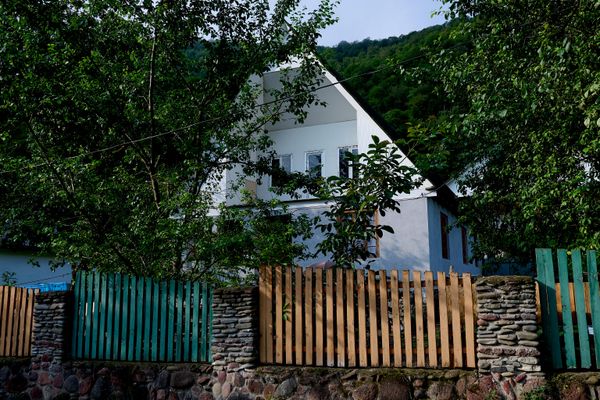 Рядом с ними появились и новые дома. Рядом с ними появились и новые дома. - Sputnik Грузия