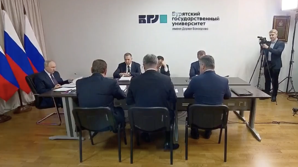 Путин участвует в заседании по развитию российского общественного транспорта - Sputnik Грузия