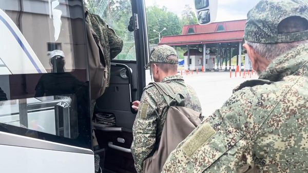 Обмен пленными между Россией и Украиной в рамках договоренностей в Стамбуле - Sputnik Грузия